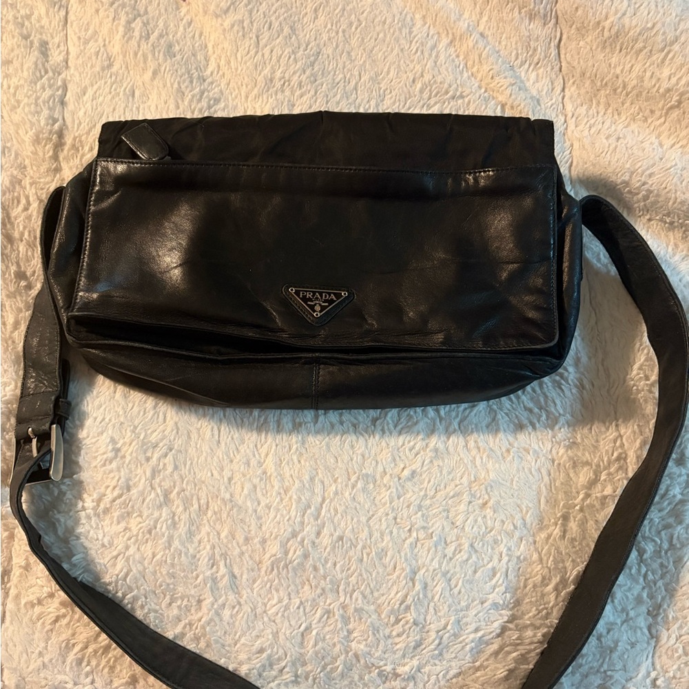 Prada Black Leather Shoulder Bag Sleek Design